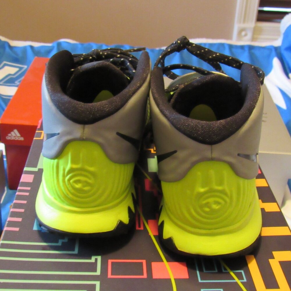 Nike Kyrie 6 Cross (PS) 2.5Y Volt/Black Reflect Silver Barely Worn - Picture 4 of 7